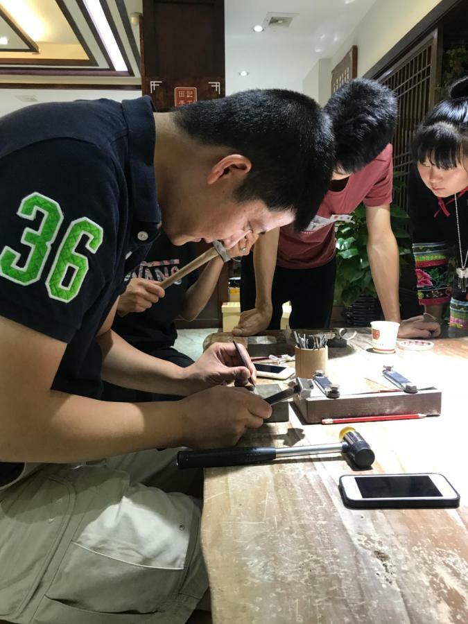 Готель 張家界武陵源北岸輕奢客棧 森林公園店 Чжанцзяцзе Екстер'єр фото