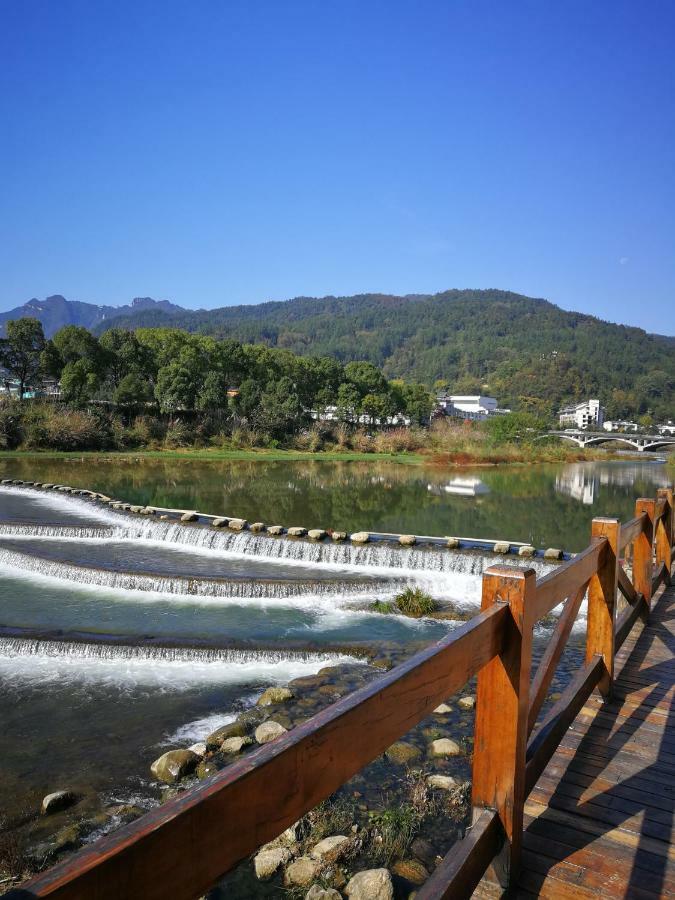 Готель 張家界武陵源北岸輕奢客棧 森林公園店 Чжанцзяцзе Екстер'єр фото