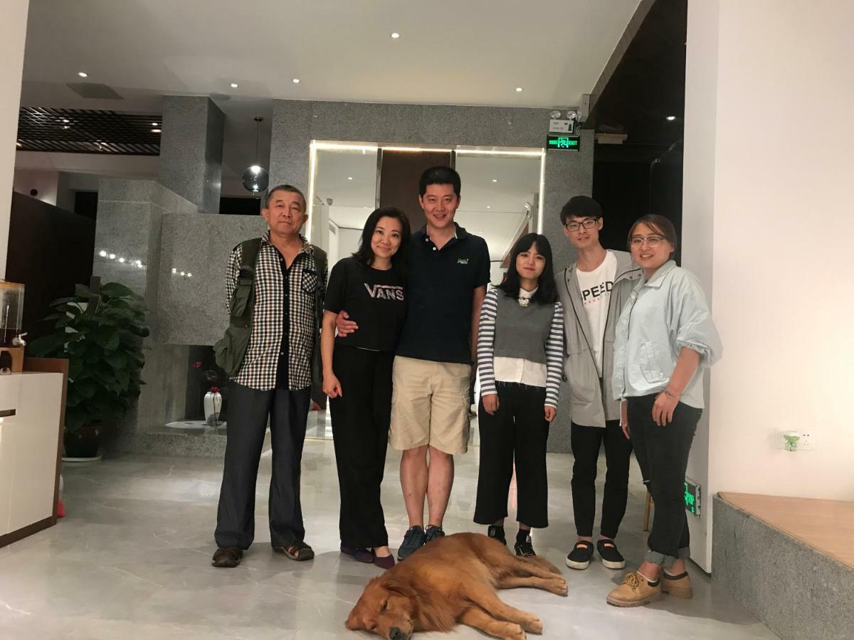 Готель 張家界武陵源北岸輕奢客棧 森林公園店 Чжанцзяцзе Екстер'єр фото